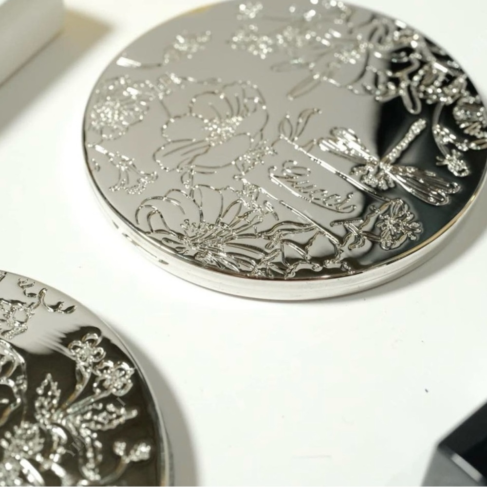 GUCCI NIB Silver Floral Compact Hand Mirror - Picture 4 of 6